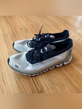 On Cloud Running Shoes in White, Black and Olive Womens 7.5